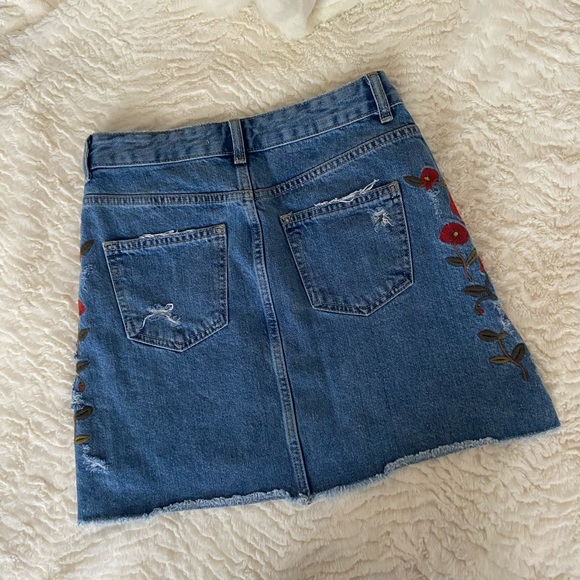 ZARA Denim Floral Embroidered Jean Mini Skirt Size XS - Picture 3 of 9